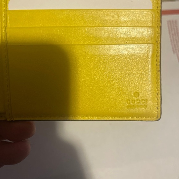 New Gucci wallet has a distressed look - Picture 4 of 11
